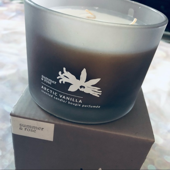 Summer & Rose Arctic Vanilla 3-Wick Candle - Picture 2 of 3